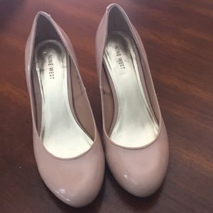 Nine West glossy pumps, beige.